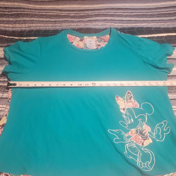 Disney Parks Size XL (marked XXL) embroidered Minnie Mouse T-Shirt Floral - Picture 6 of 7